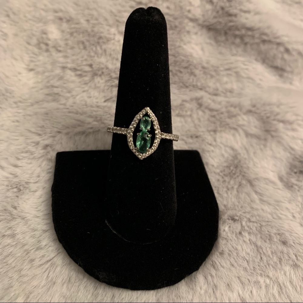 HOST PICK 💕 Rhodium plated ring SIZE 9